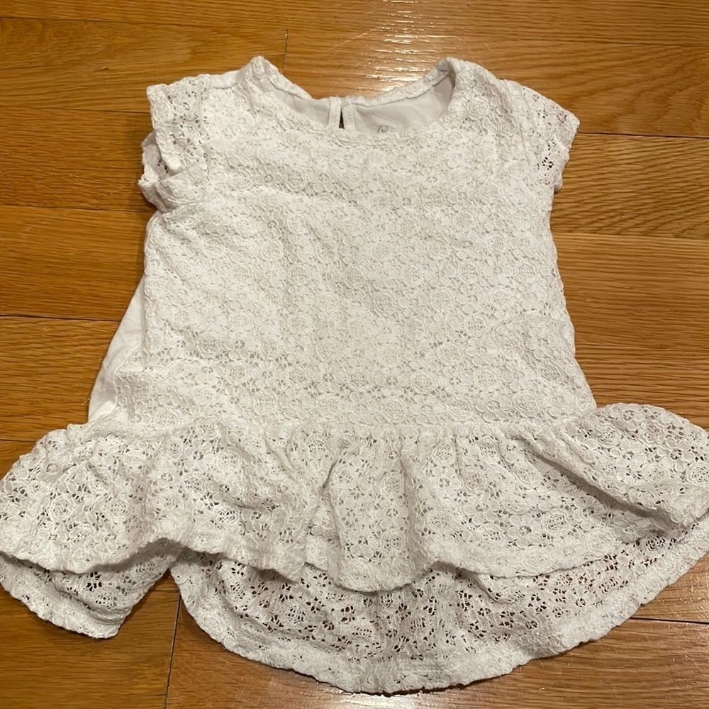 CHEROKEE 𝅺3 t white lacey top good condition